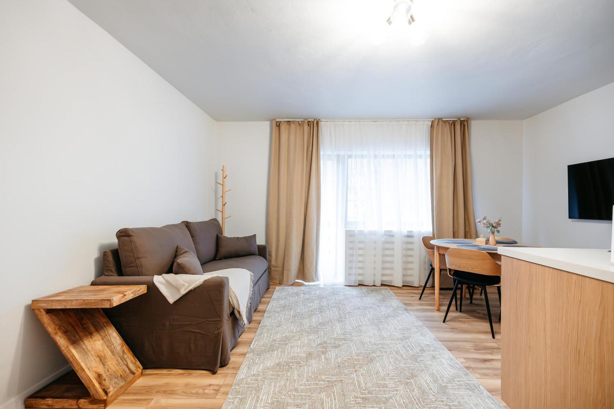 Forest Private With Balcony & Parking - Hublou 3 Apartament